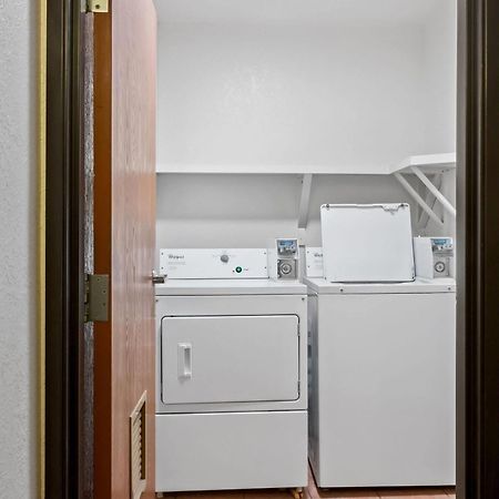 ซูเปอร์ 8 บาย วินด์แฮม ซานตา โรซา Hotel ซานตาโรซา ภายนอก รูปภาพ