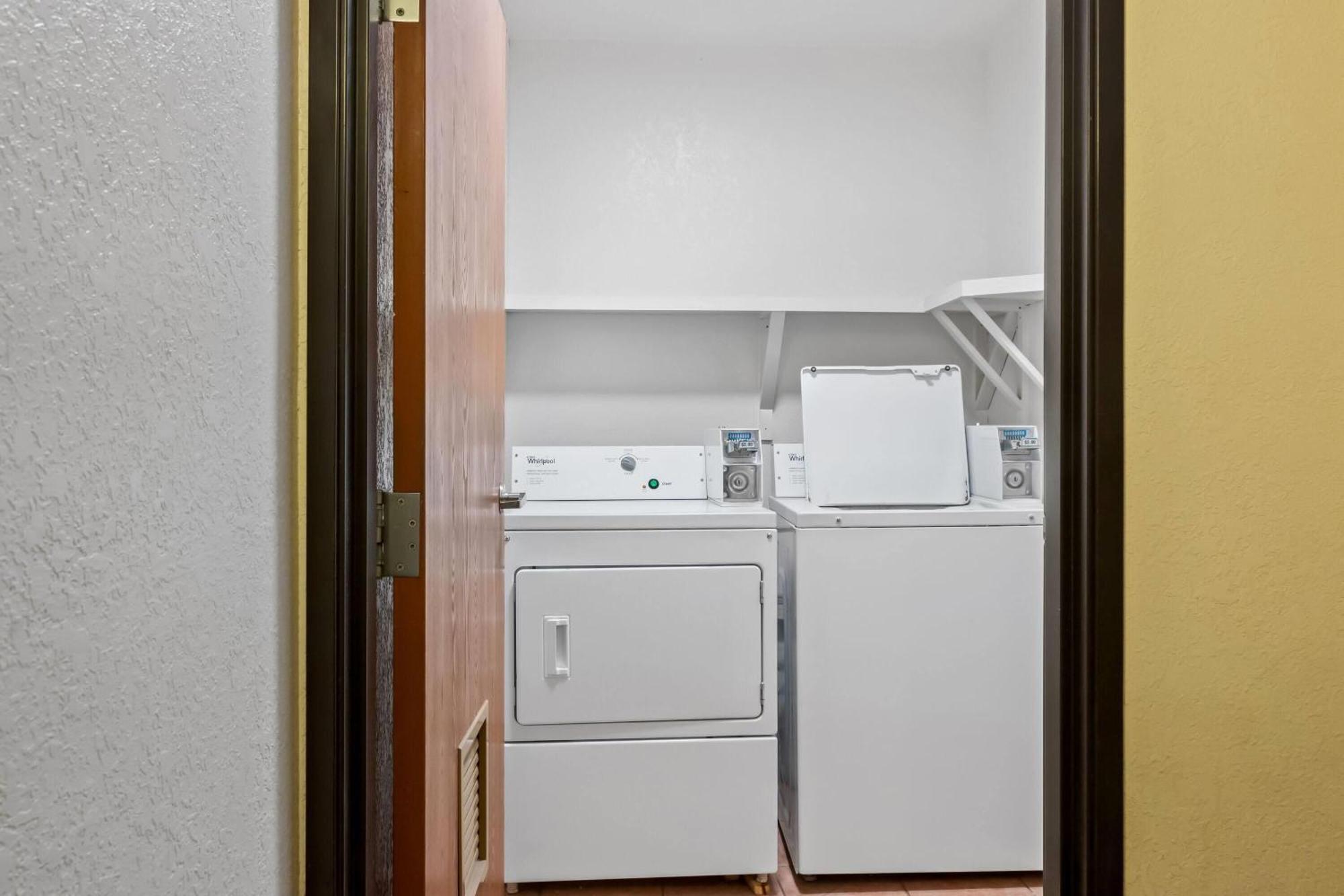 ซูเปอร์ 8 บาย วินด์แฮม ซานตา โรซา Hotel ซานตาโรซา ภายนอก รูปภาพ