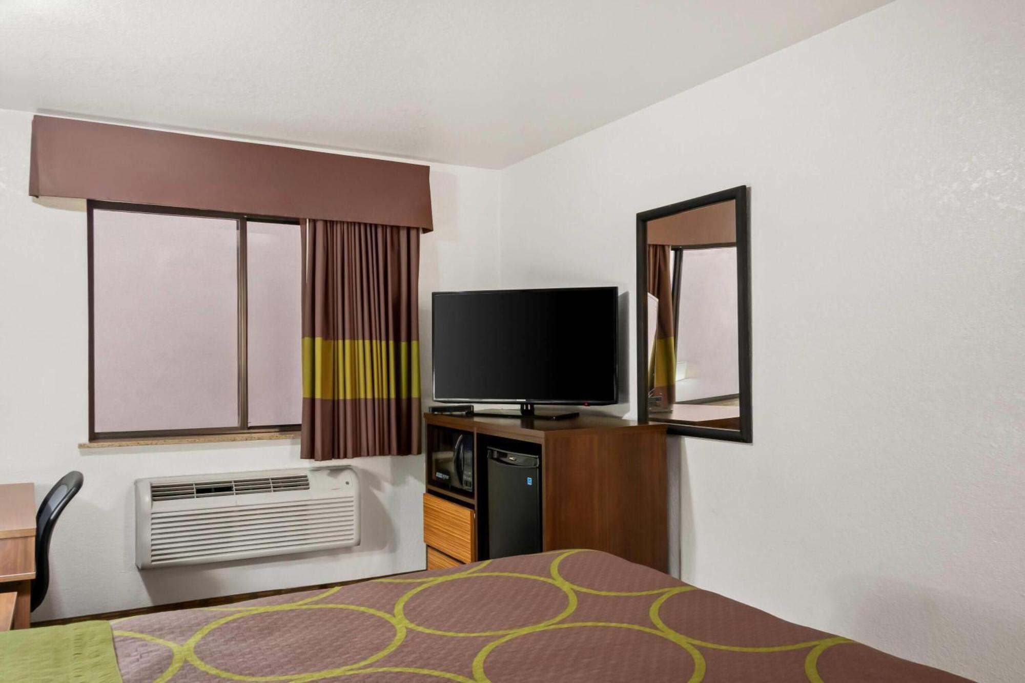 ซูเปอร์ 8 บาย วินด์แฮม ซานตา โรซา Hotel ซานตาโรซา ภายนอก รูปภาพ